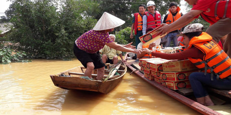 Ủng hộ bão lũ là hành động đẹp 